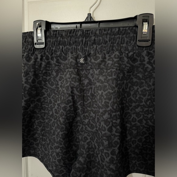 Athletic shorts - Picture 4 of 7